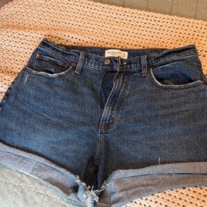 Abercrombie & Fitch Raw Hem Denim Shorts - Medium Blue 4” Mom Short Curve Love